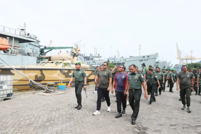 Jenderal Maruli Periksa Kesiapan Satuan Angkutan Perairan di Tanjung Priok