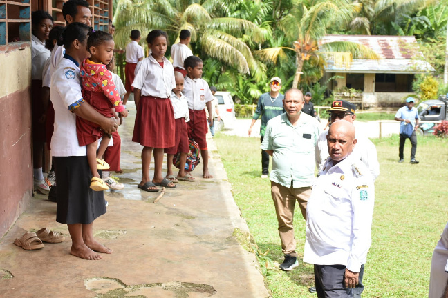 Kunjungi Pulau Numfor,  Bupati Prioritaskan Peningkatan Sarana Pendidikan