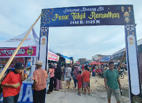 Pasar Takjil Ramadan di Pasar Lama jadi Pusat Kuliner Sore Hari