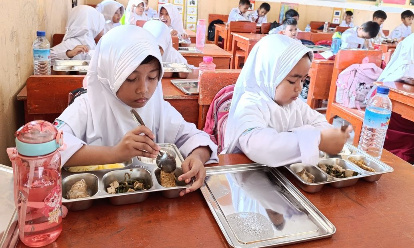 Pendidikan dan Makan Gratis Sama-sama Penting