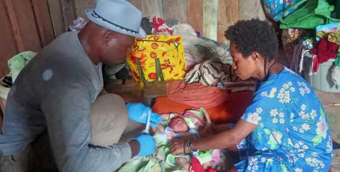 18 Tahun Pengabdian Neisen Monim di Pelosok Papua yang Terlupakan