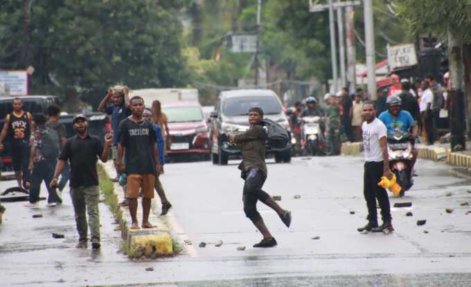Polisi dan Pendemo Harus Sama-sama Koreksi Diri