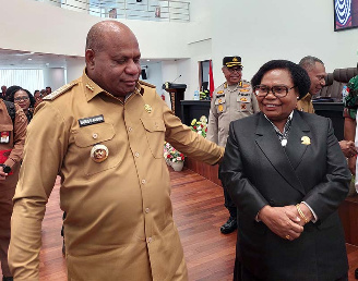 MRP Serahkan Hasil Penjaringan Aspirasi OAP ke Gubernur Papua