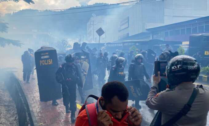 Sulit Dikontrol, Penggunaan Gas Air Mata Dikeluhkan