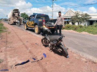 Tabrak Truk Molen, Pengendara dan 2 Penumpang Luka-luka