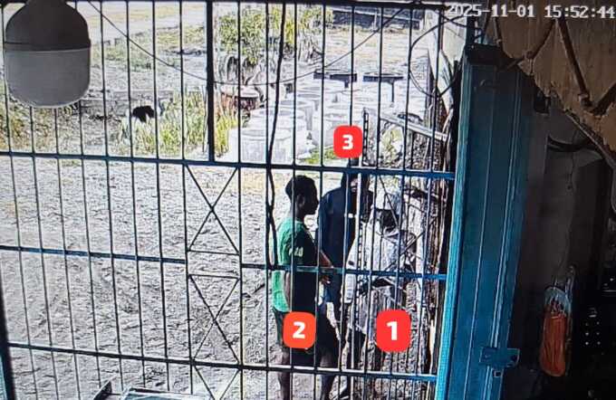 Di Yahukimo, Seorang Warga Dibacok Dua Pria Berhodie