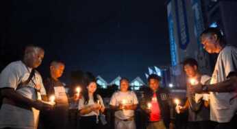 Bakar 77 Lilin di Muara Kali Anafre