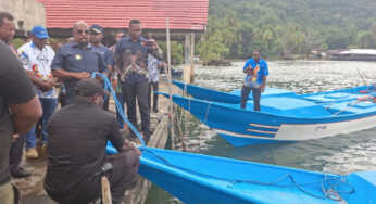 Bupati Jayapura, Serahkan Bantuan Perikanan Tangkap