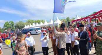 Canangkan Bulan Natal, Menkopolkam Lepas Chrismas Parade Papua Selatan