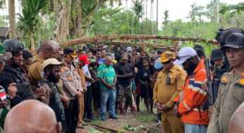 Perdamaian Ternoda, Pejabat Lari Berhamburan