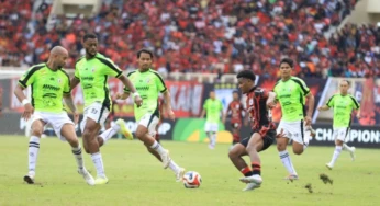 Papan Atas Kian Memanas