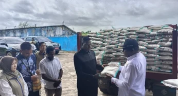 Pemerintah Salurkan Bantuan Beras 27,6 Ton Warga Terdampak Banjir Rob