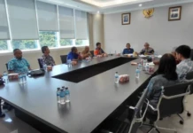 DPRP Desak Kemenhub Revisi Regulasi Penerbangan di Papua Foto 3 tengah