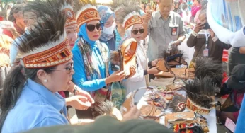 Seruni Kabinet Merah Putih Salurkan 700 Paket Sembako di Sentani Timur