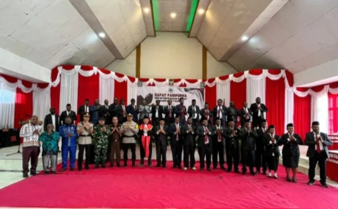 1-Anggota DPRK Yalimo