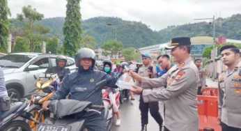 Bagikan 250 Paket Takjil, Polda Papua Ajak Warga Jaga Kamtibmas