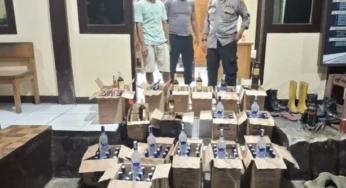Polres Keerom Sita Ratusan Botol Minuman Keras