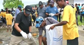 Bupati Biak Pimpin Aksi Bersih-Bersih di Pasar Bosnik