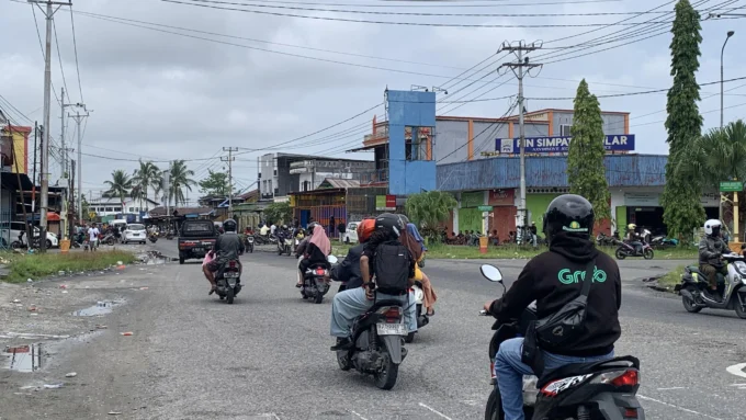 Pendulang Kembali Berkumpul di Poros Ahmad Yani – Leo Mamiri