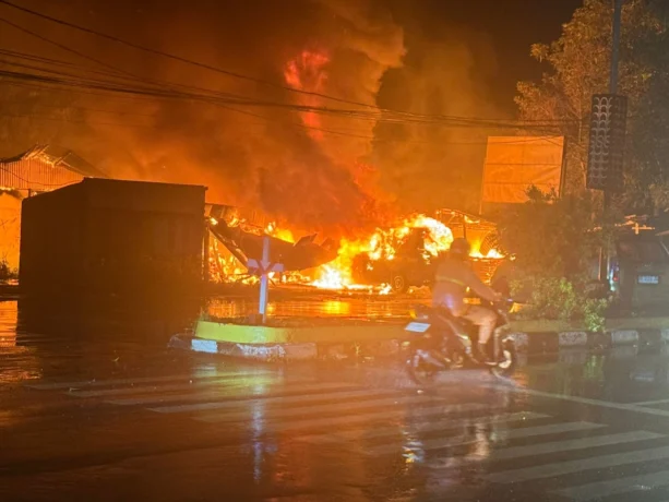 Kebakaran di Kampung Nolokla, Dua Rumah Dan Satu Bengkel Ludes