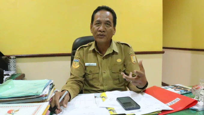 foto kanan Mathius Pawara