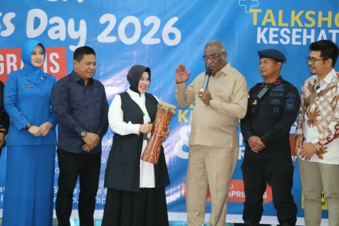 Wali Kota Kagum, Cepos Beri Penghargaan Kepada Dokter Seribu