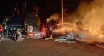 Kios Klontongan Ludes Terbakar, Kerugian Diperkirakan Ratusan Juta Rupiah