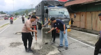 Polres Jayapura, Kurangi Kecelakaan Dengan Menambal Lubang