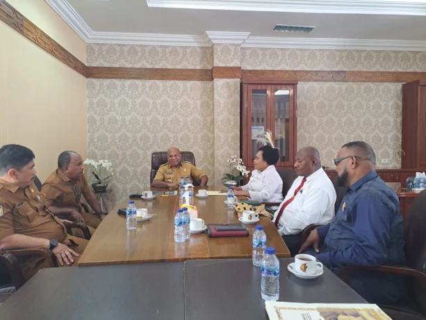 Gubernur dan MRP Bahas Sinergi Otsus hingga Usulan Anggaran