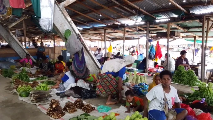 Pedagang di Pasar Pharaa Keluhkan Sepinya Pembeli