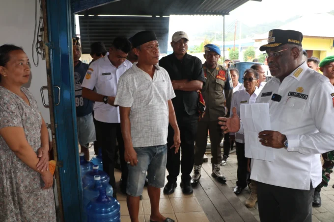 Selain Pedagang, Warga Diminta Tinggalkan Pasar Entrop