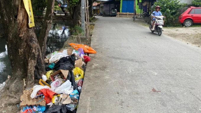 Di Abepura, Siang Hari Masih Ada Tumpukan Sampah