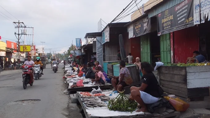 Bupati Silih Berganti Kondisi Jalan dan Selokan Tak Pernah Berubah