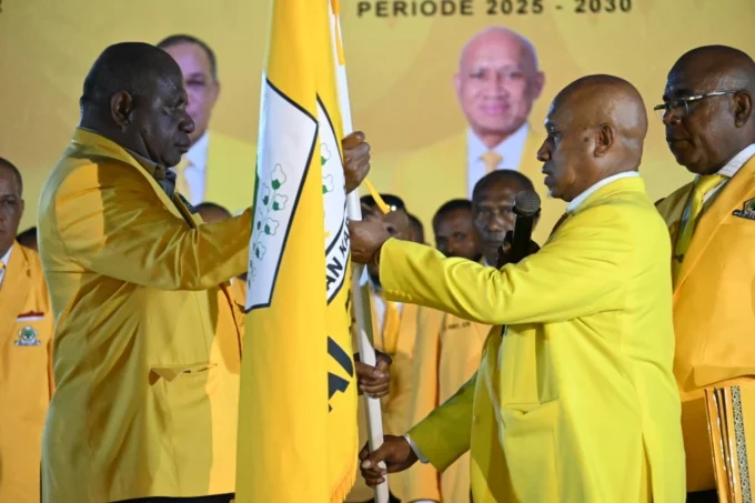 Sah, Bupati Markus Mansnembra Pimpin Golkar Biak Numfor