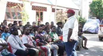 Tinjau Empat Asrama Mahasiswa Jayawijaya di Jayapura, Bupati Salurkan Bantuan Pangan