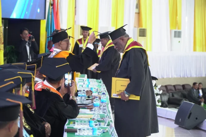 F_AA Walikota Diwisuda