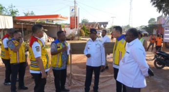 Gubernur Apolo Tinjau Ruas Jalan Wonorejo-Kurik Kota-Rawa Sari-Kumbe
