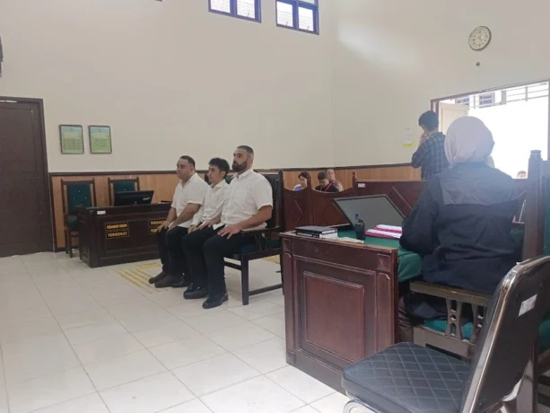 Akhirnya Tiga Warga Australia Dimejahijaukan