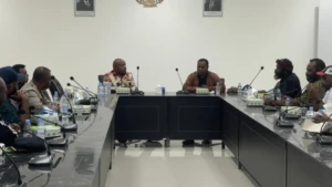 Rapat terbatas agenda pencarian 26 korban yang belum ditemukan (2)
