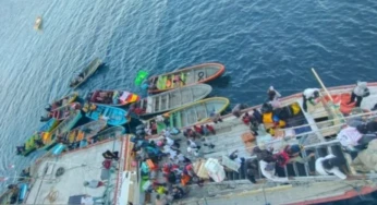 Tempuh 19 Jam, Laut Lepas Menjadi Ruang Tunggu Ratusan Penumpang