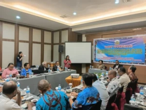 Suasana rapat koordinasi antara Majelis Rakyat Papua dengan sejumlah instansi atau lembaga di Provinsi Papua di gedung MRP, Jumat (12/6) (foto:(Humas MRP For Cepos)