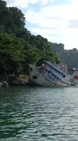 Kapal Papua Baru Tenggelam di Pelabuhan Jayapura