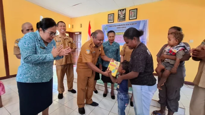 Dinsos Berikan Makanan Gratis Bagi 5 Lansia dan 15 Anak Rentan