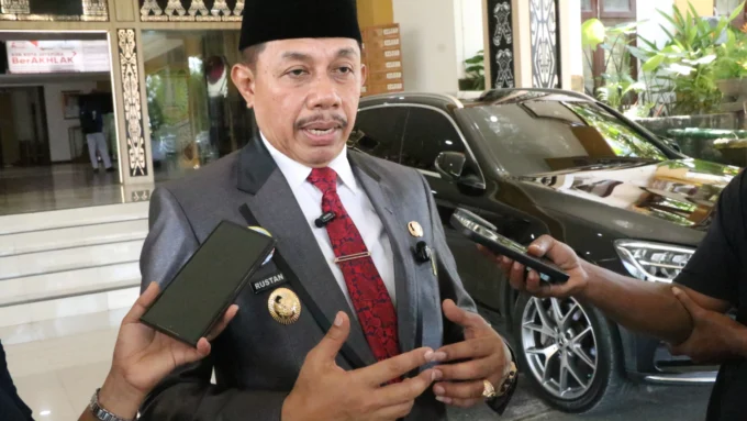 Rustan SAru