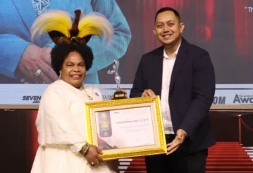 Nerlince Wamuar Rollo Raih Penghargaan Nasional