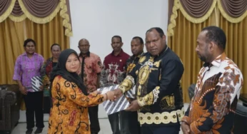 7 Pejabat Eselon II dan III Terima SK Plt