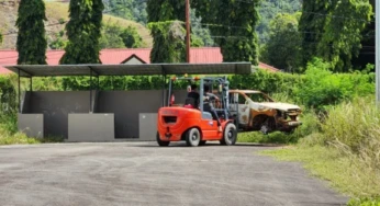 Bangkai Kendaraan Korban Kerusuhan Dipindahkan