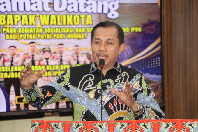 foto 3 atas Rustan Saru