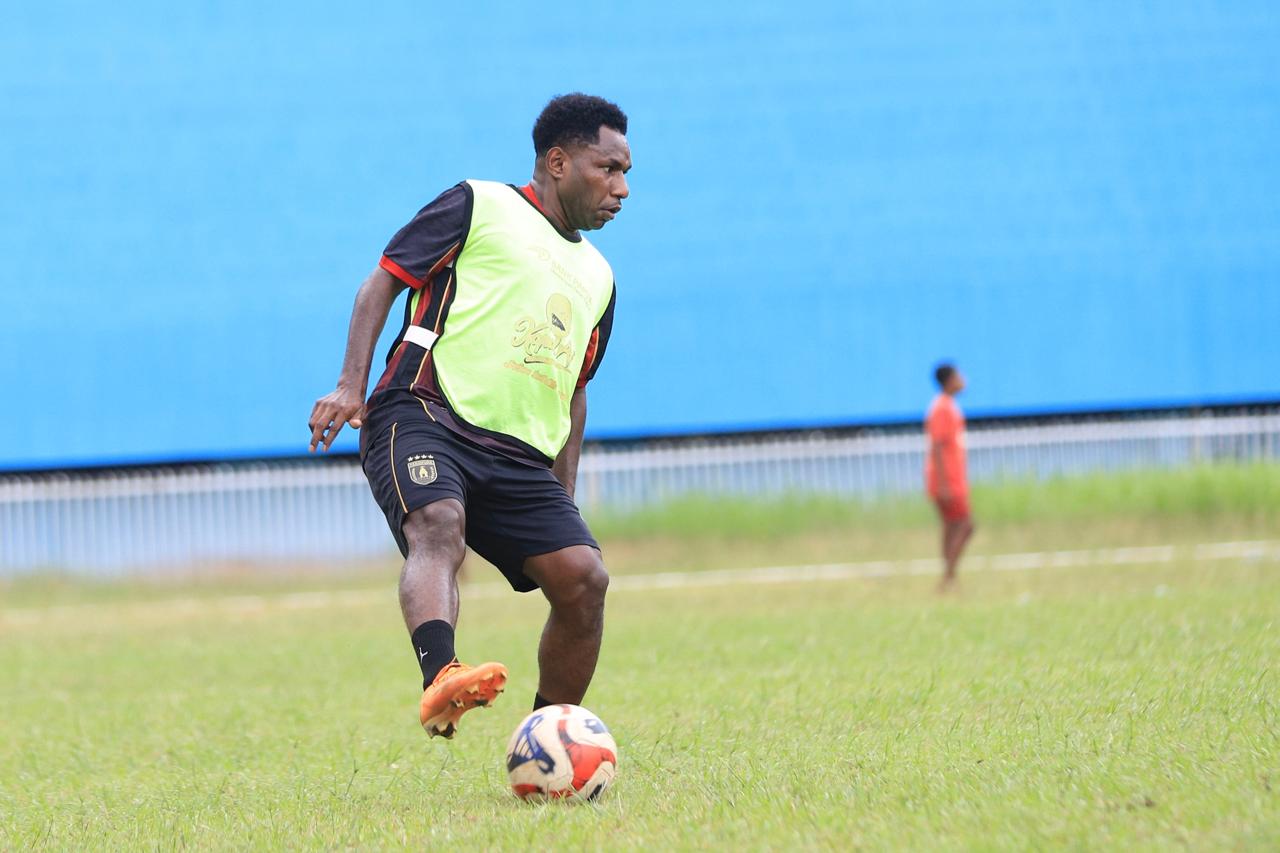 Tekad Cawor Kembalikan Persipura ke Liga 1