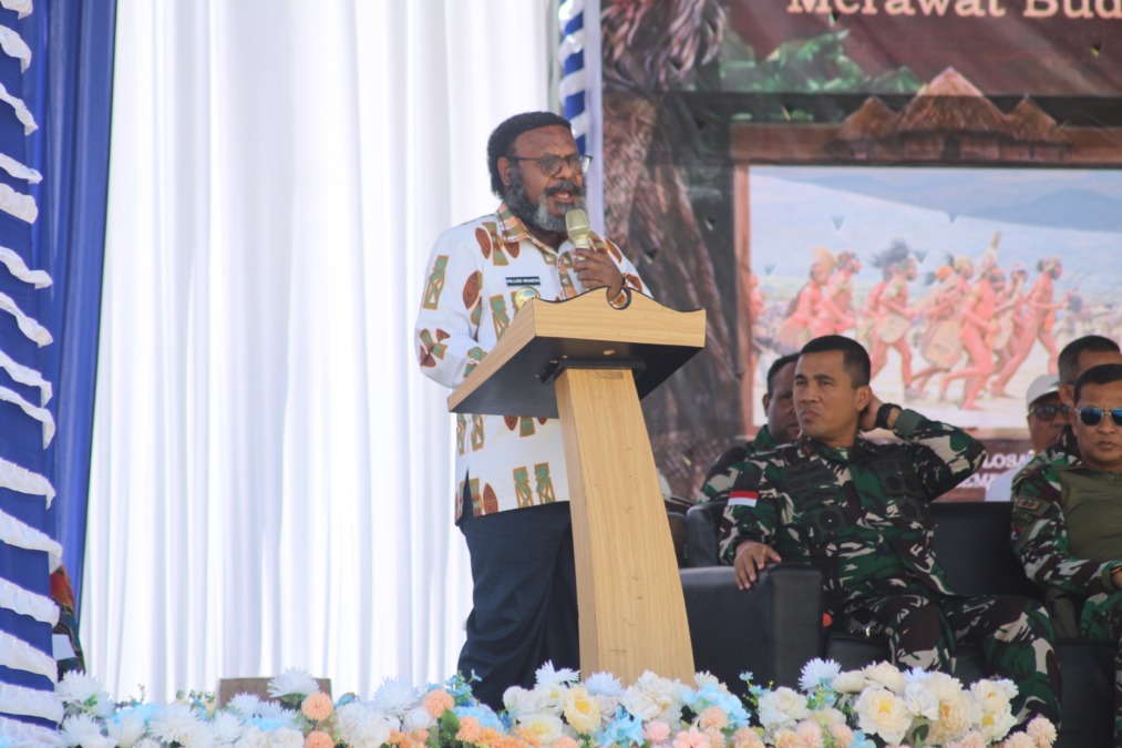 Bupati Tolikara Buka Festival Etnik Religi Tolikara 2026